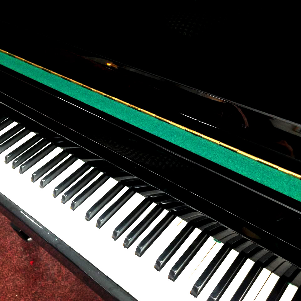  BLACK UPRIGHT PIANO